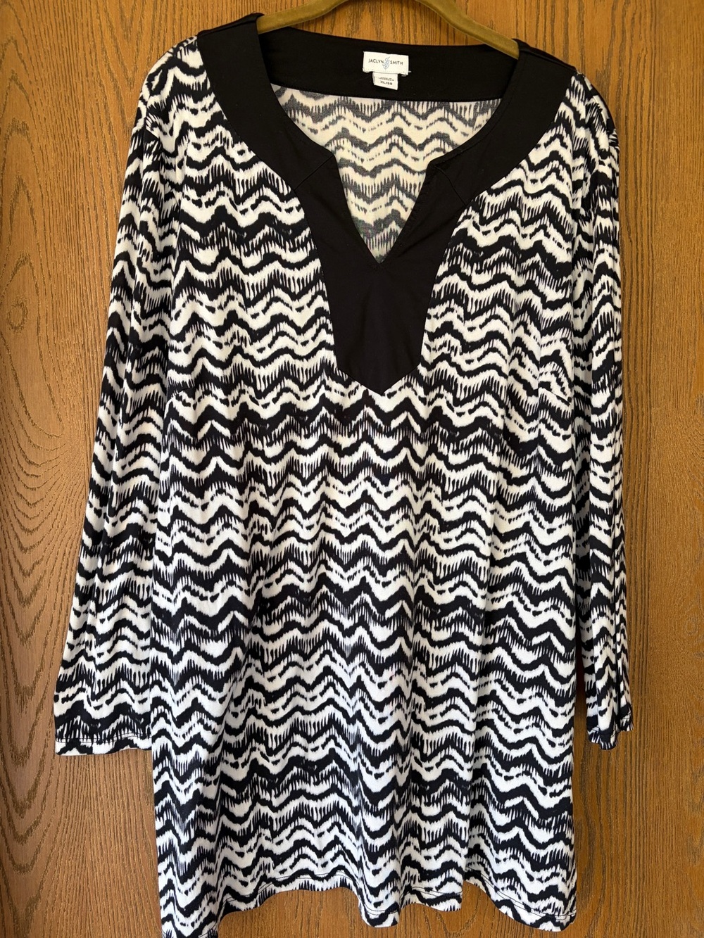 Jaclyn Smith Black & White Abstract Chevron V-Neck Tunic Top, Sz XL